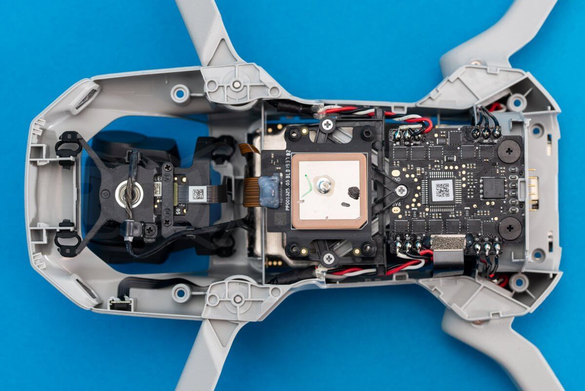 Hiểu thành phần bên trong của Drone