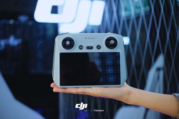 DJI Mini 3 Pro sử dụng bộ điều khiển DJI RC mới